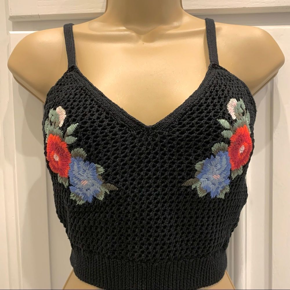 American Eagle Outfitters Black Floral Crocheted Halter‎ Top M